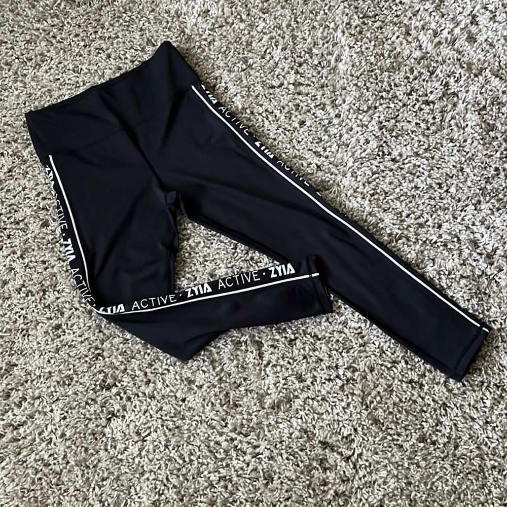 Zyia black logo stripe 7/8 hi rise LNT leggings - size 6-8